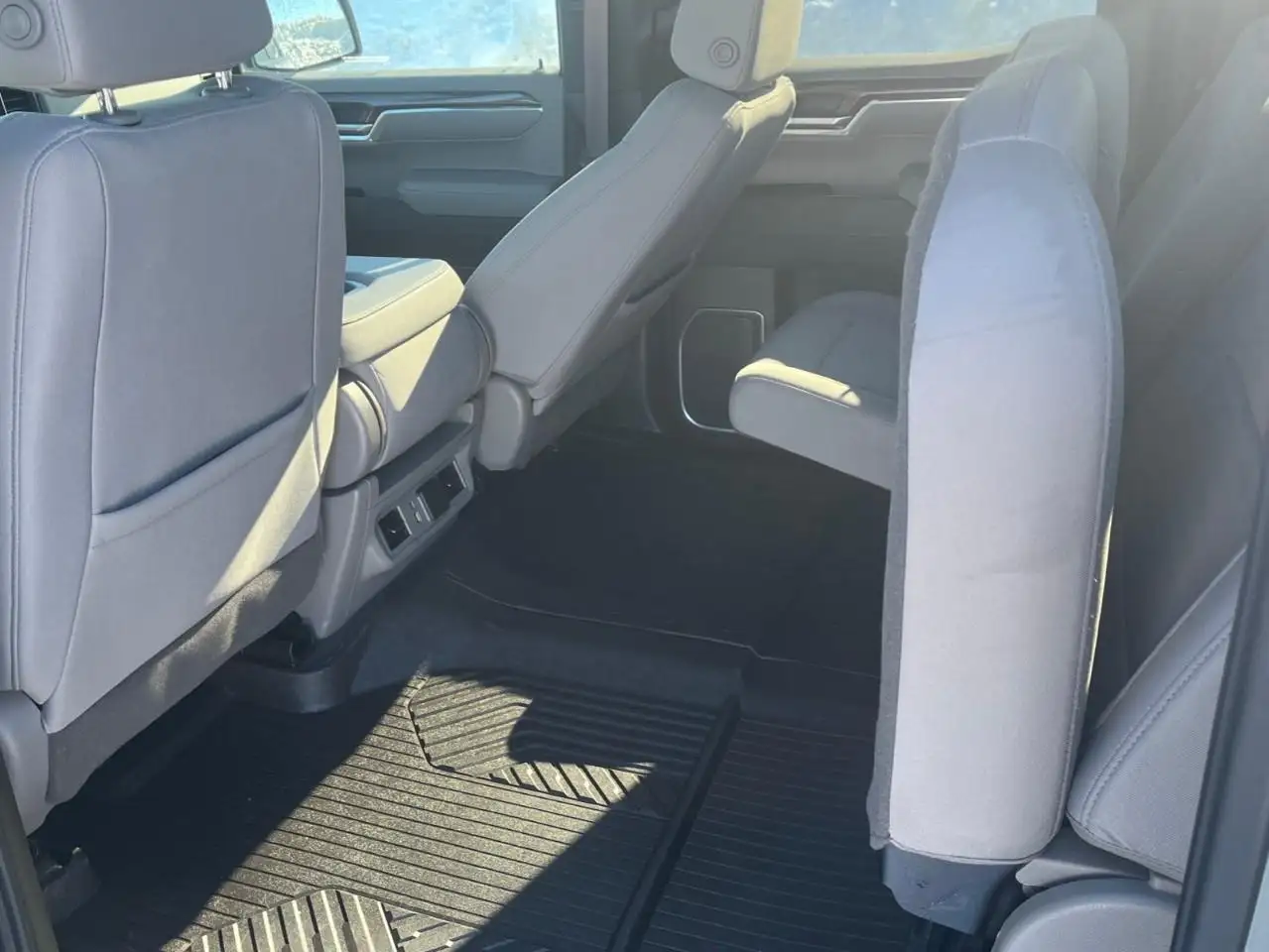 Chevrolet Silverado 1500 - Image 18