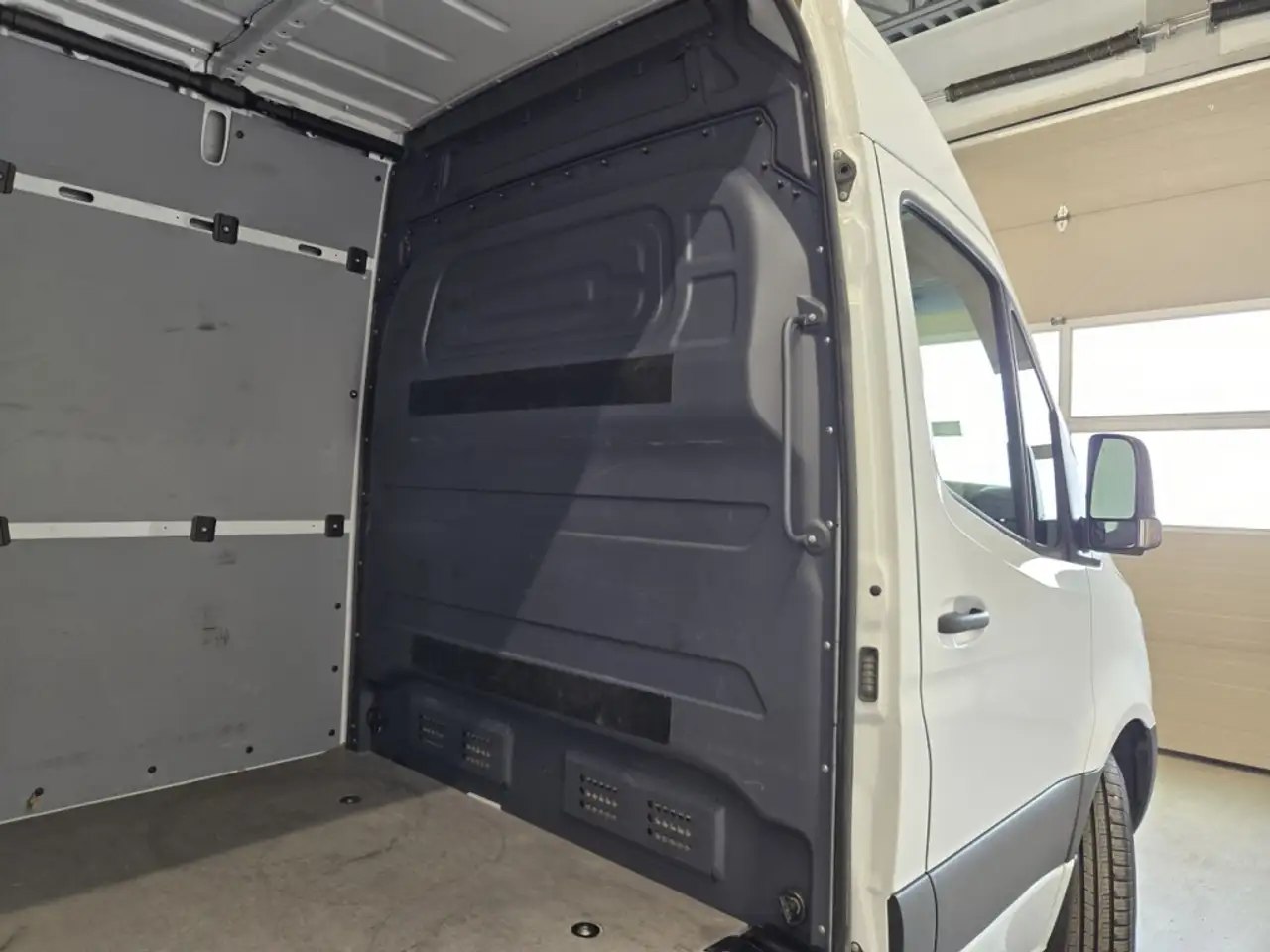 Mercedes-Benz Sprinter - Image 10