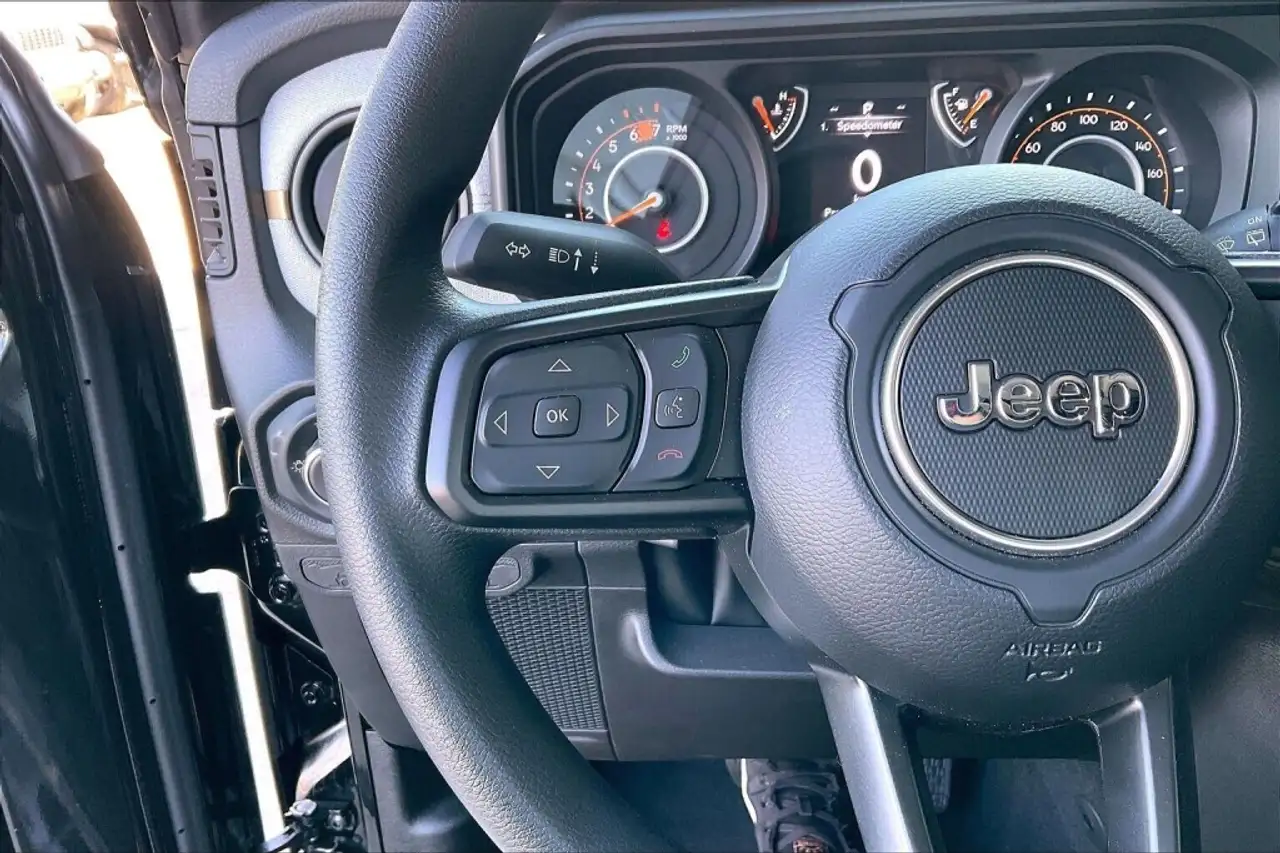 Jeep Wrangler - Image 11