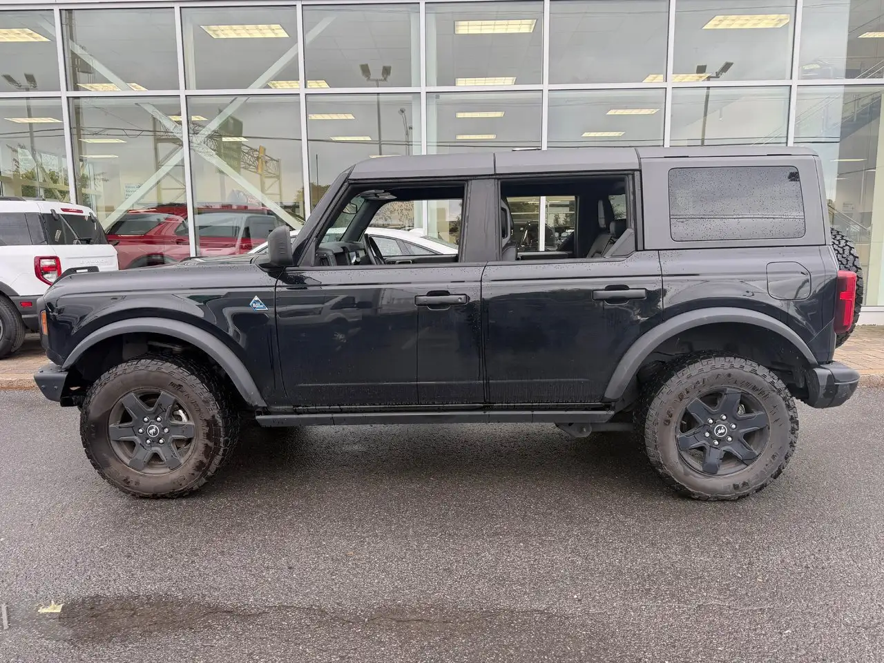Ford Bronco - Image 9