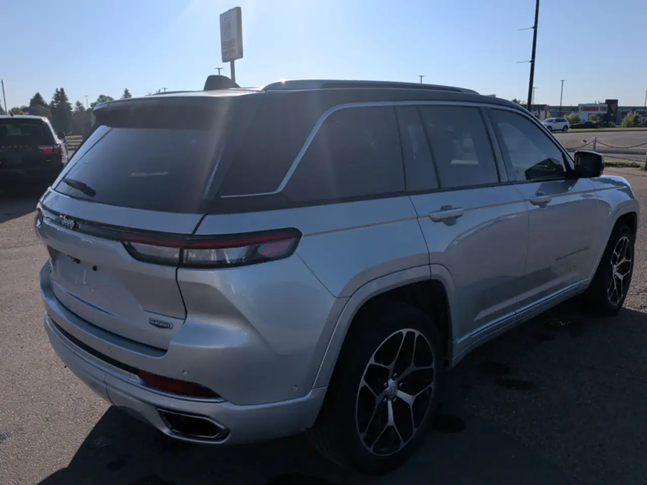 Jeep Grand Cherokee - Image 12