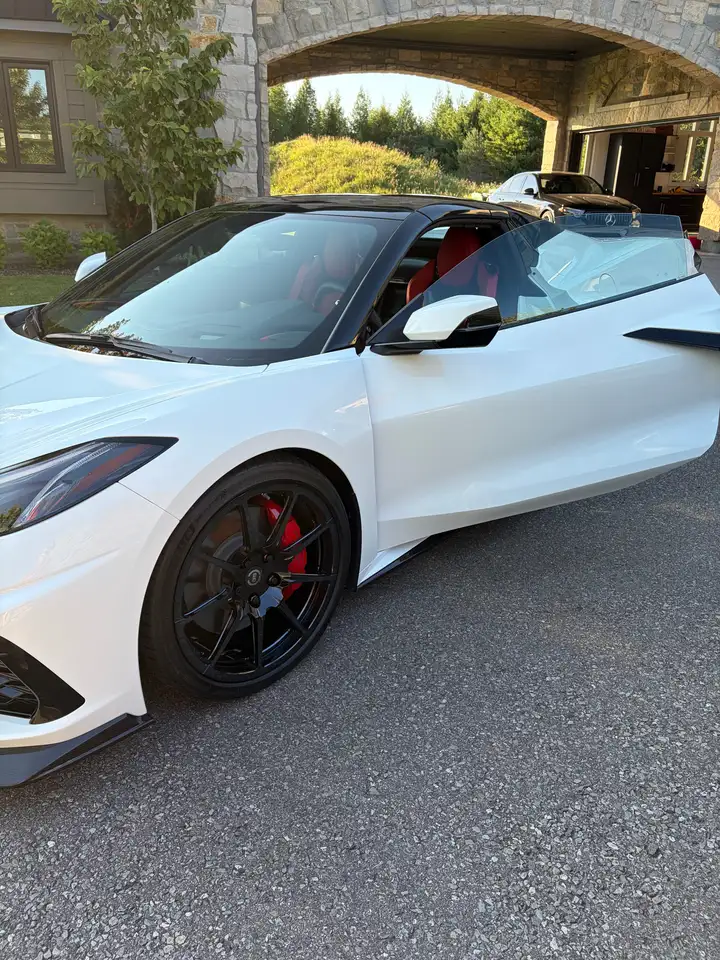 Chevrolet Corvette - Image 15