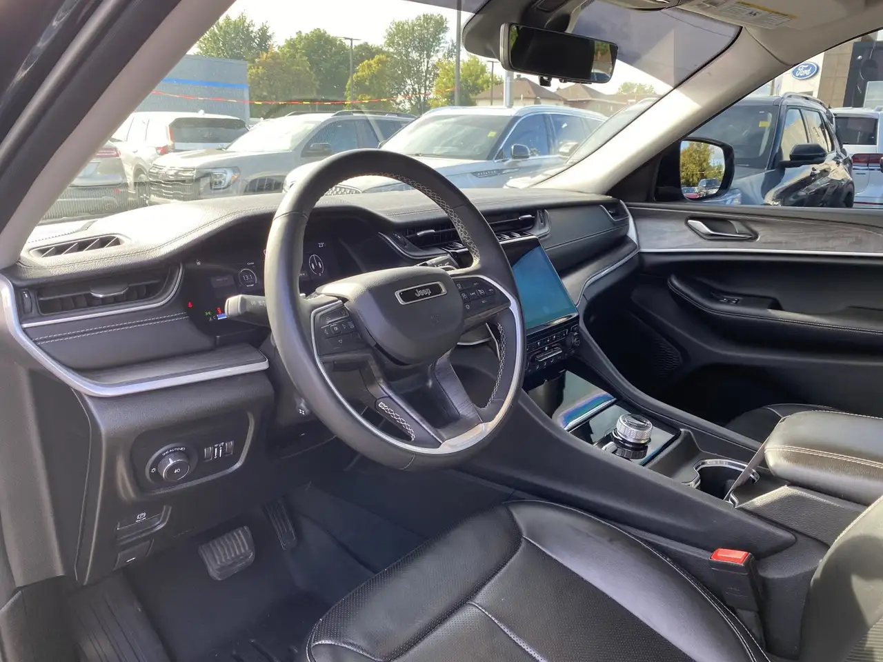 Jeep Grand Cherokee - Image 17
