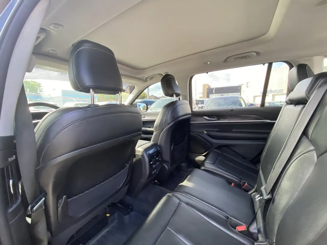 Jeep Grand Cherokee - Image 14