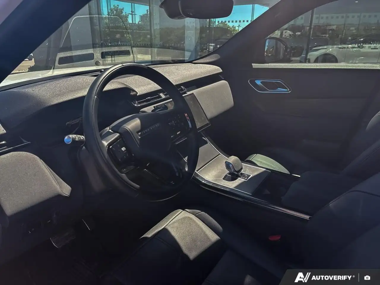 Land Rover Range Rover Velar - Image 13