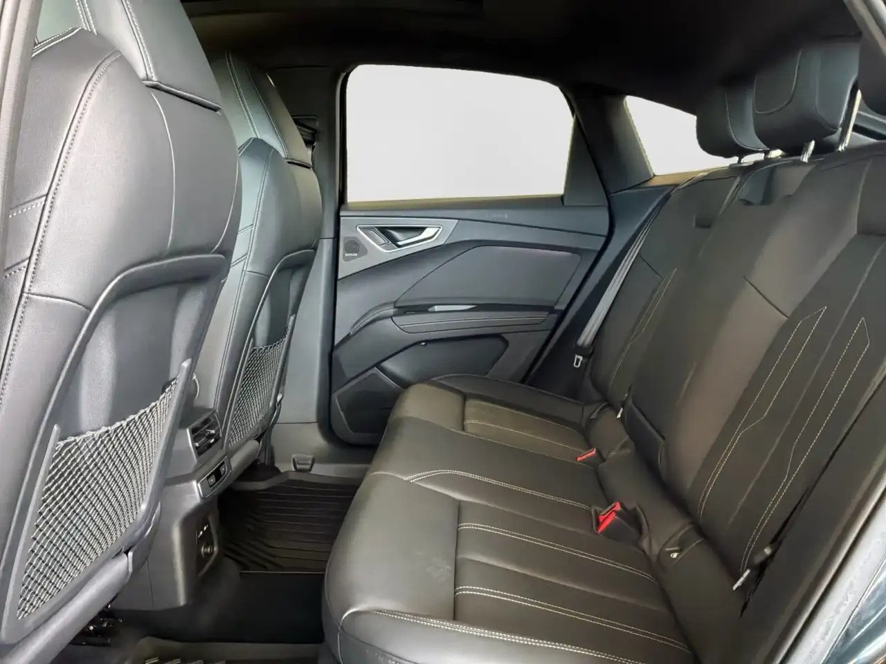 Audi Q4 e-tron - Image 19