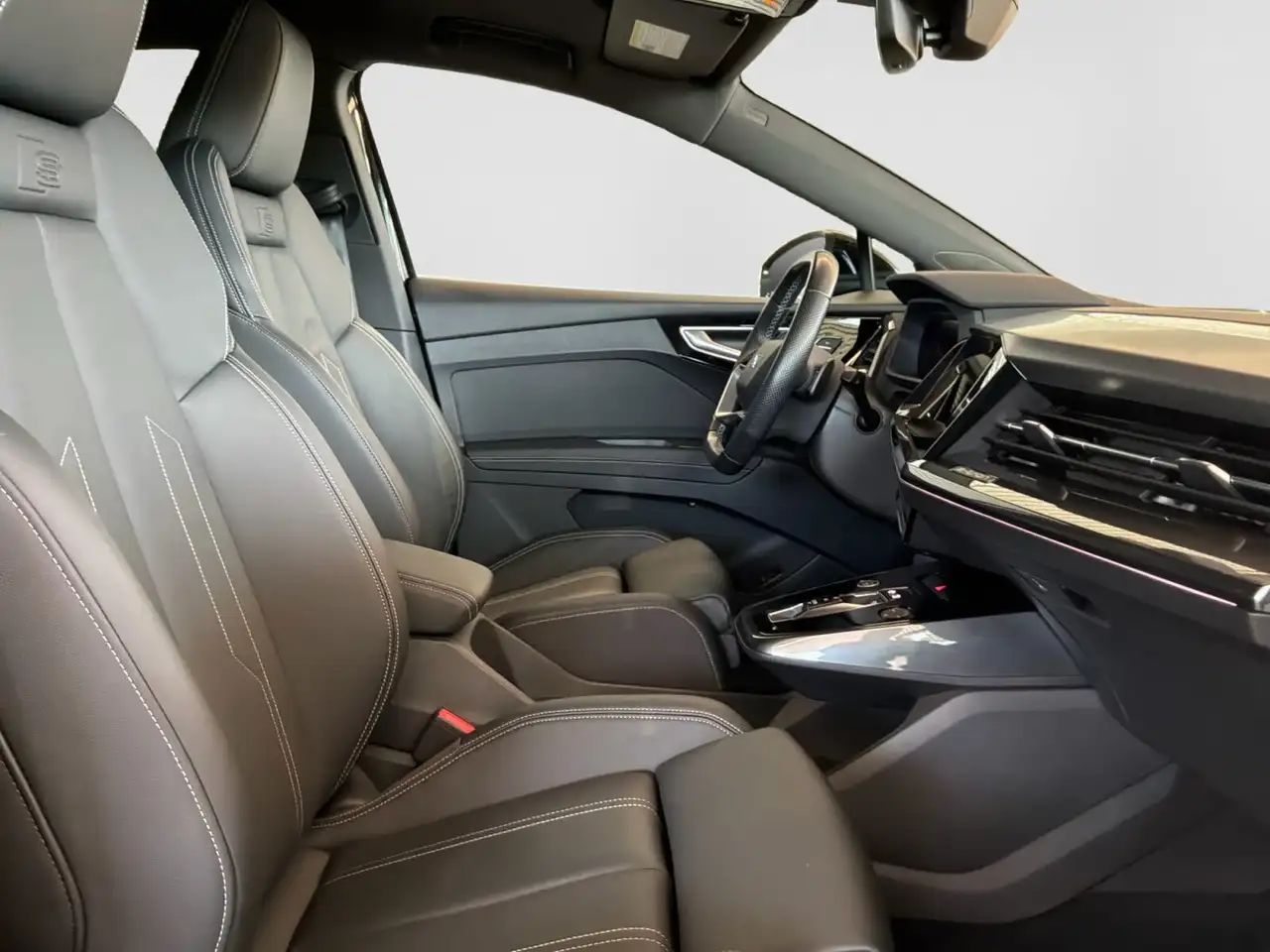Audi Q4 e-tron - Image 18