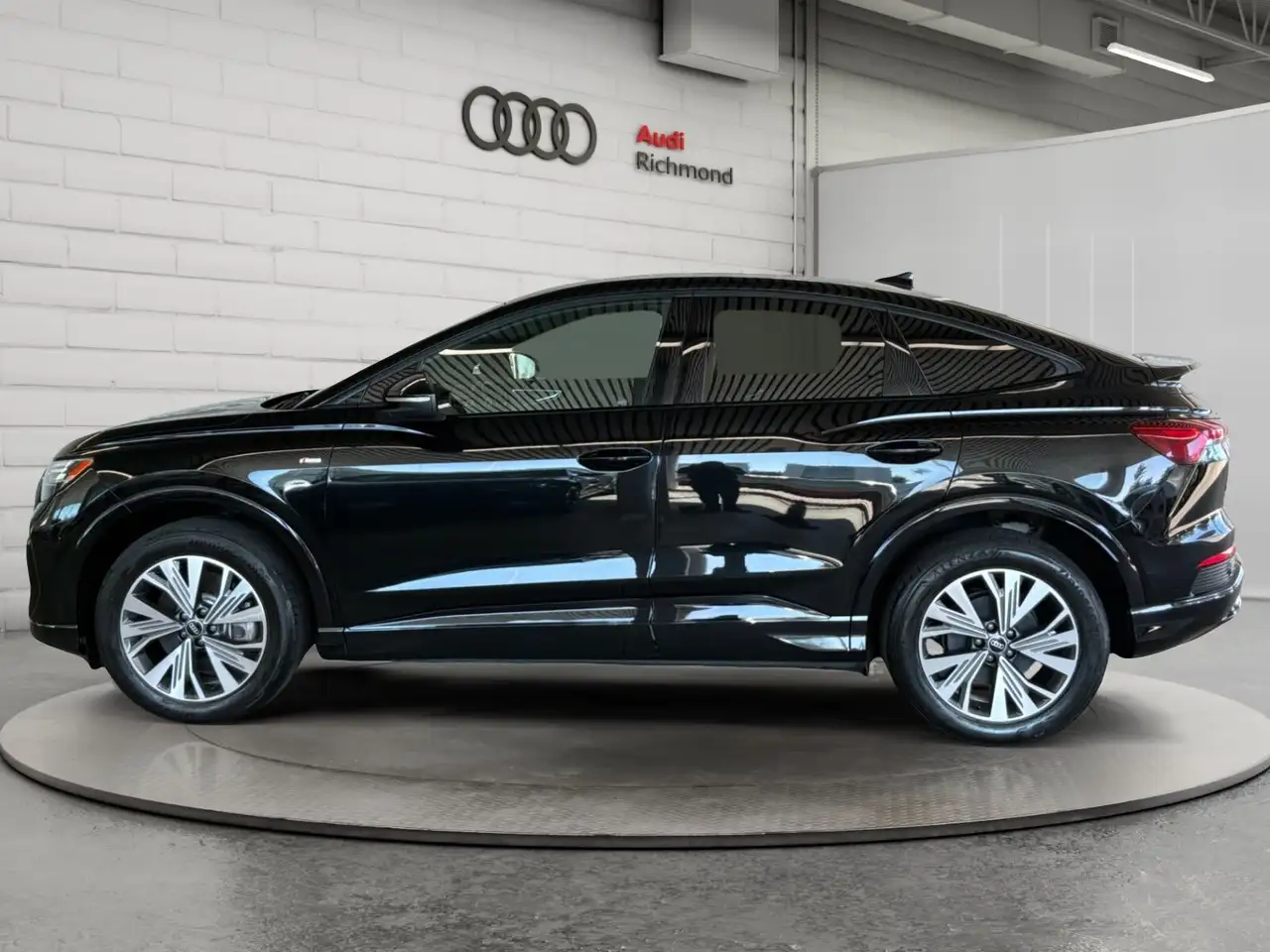 Audi Q4 e-tron - Image 8