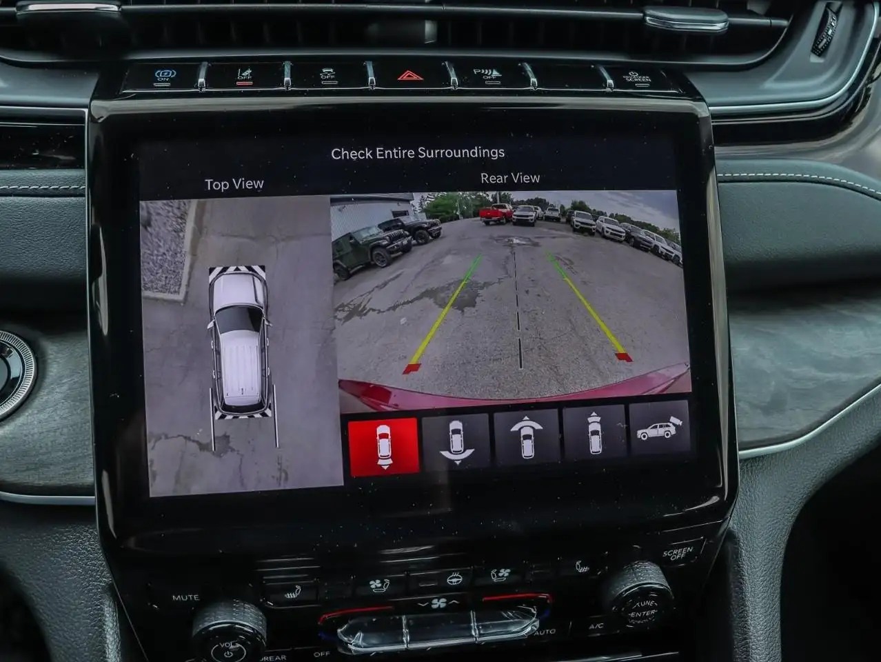 Jeep Grand Cherokee - Image 28