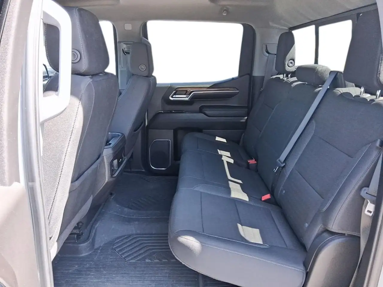 Chevrolet Silverado 1500 - Image 8