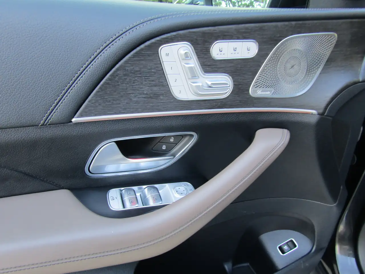 Mercedes-Benz GLE - Image 16