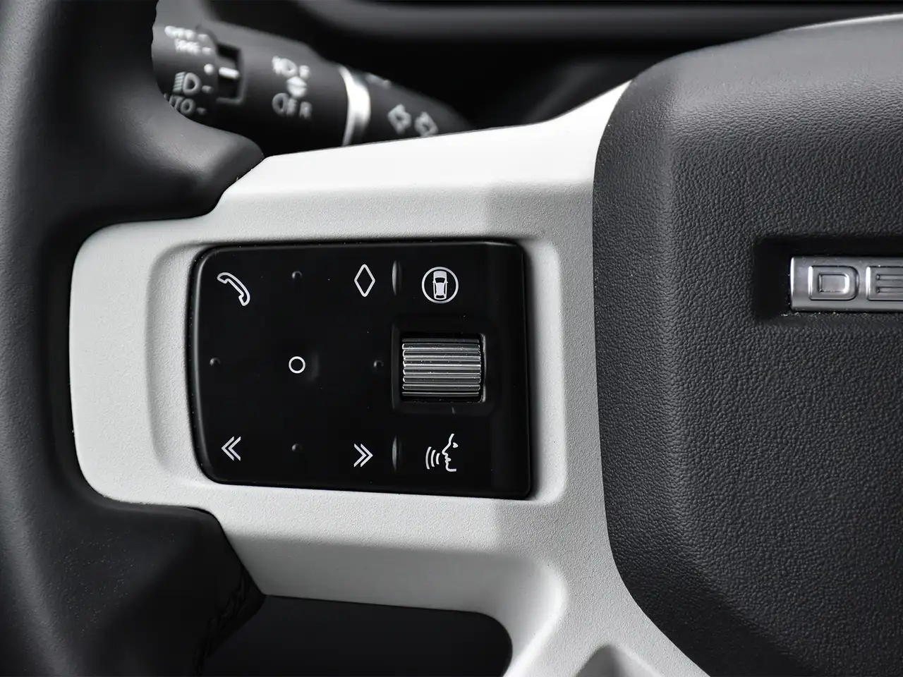 Land Rover Defender - Image 17