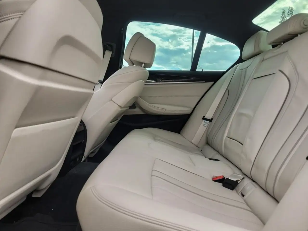 BMW 5 Series - Image 21
