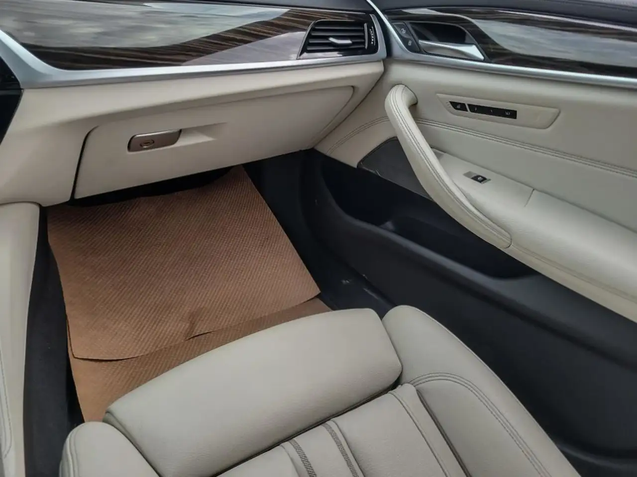 BMW 5 Series - Image 23