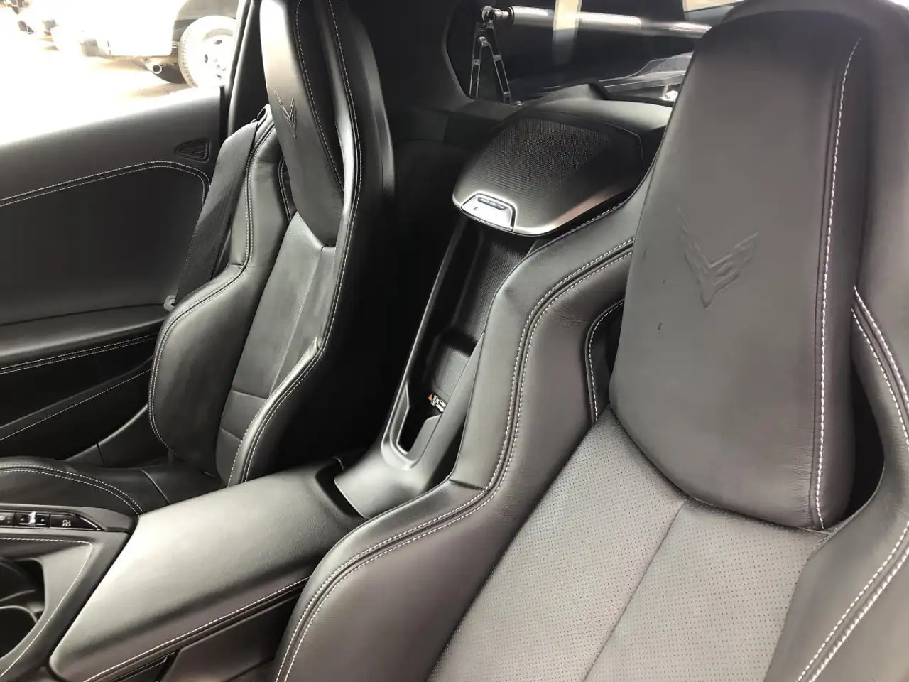 Chevrolet Corvette - Image 15