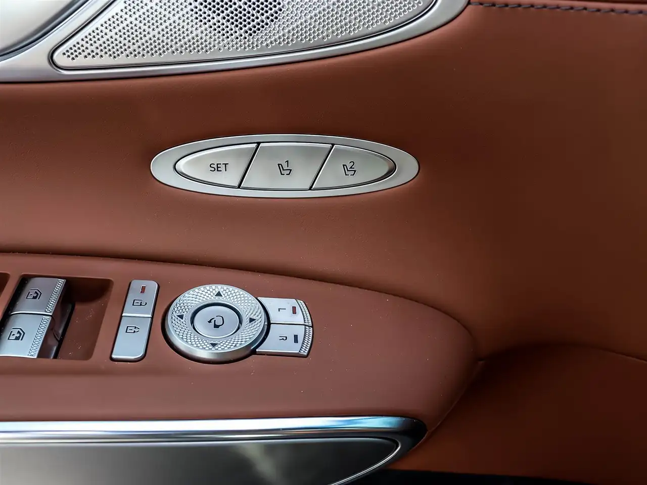 Genesis GV70 - Image 26