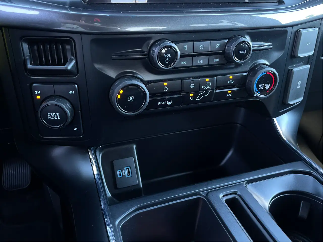 Ford F-150 - Image 23
