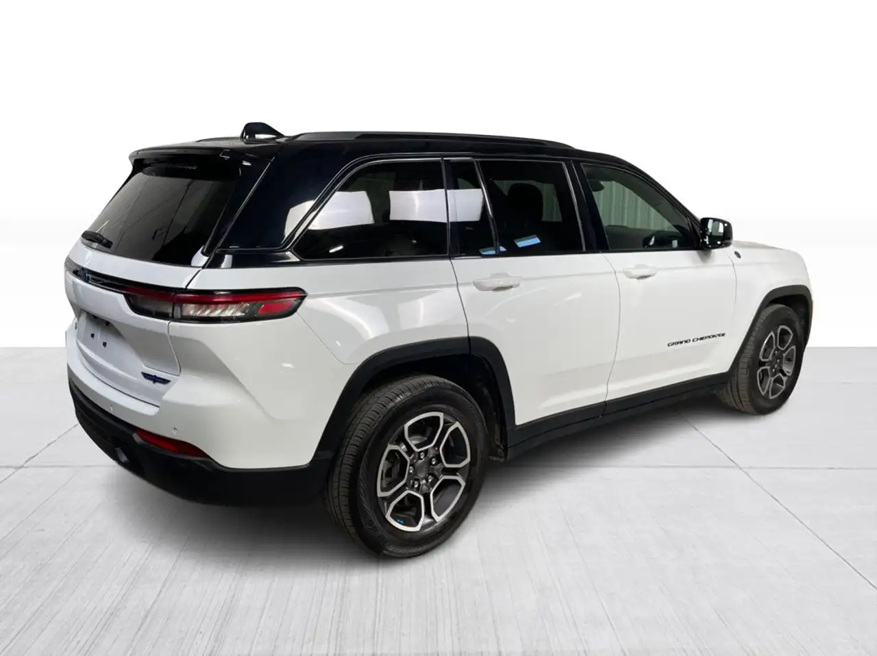 Jeep Grand Cherokee - Image 17