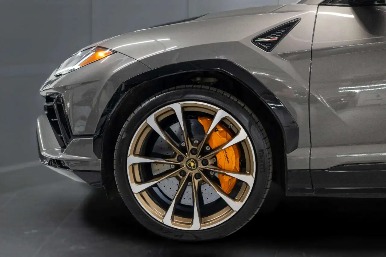 Lamborghini Urus - Image 6