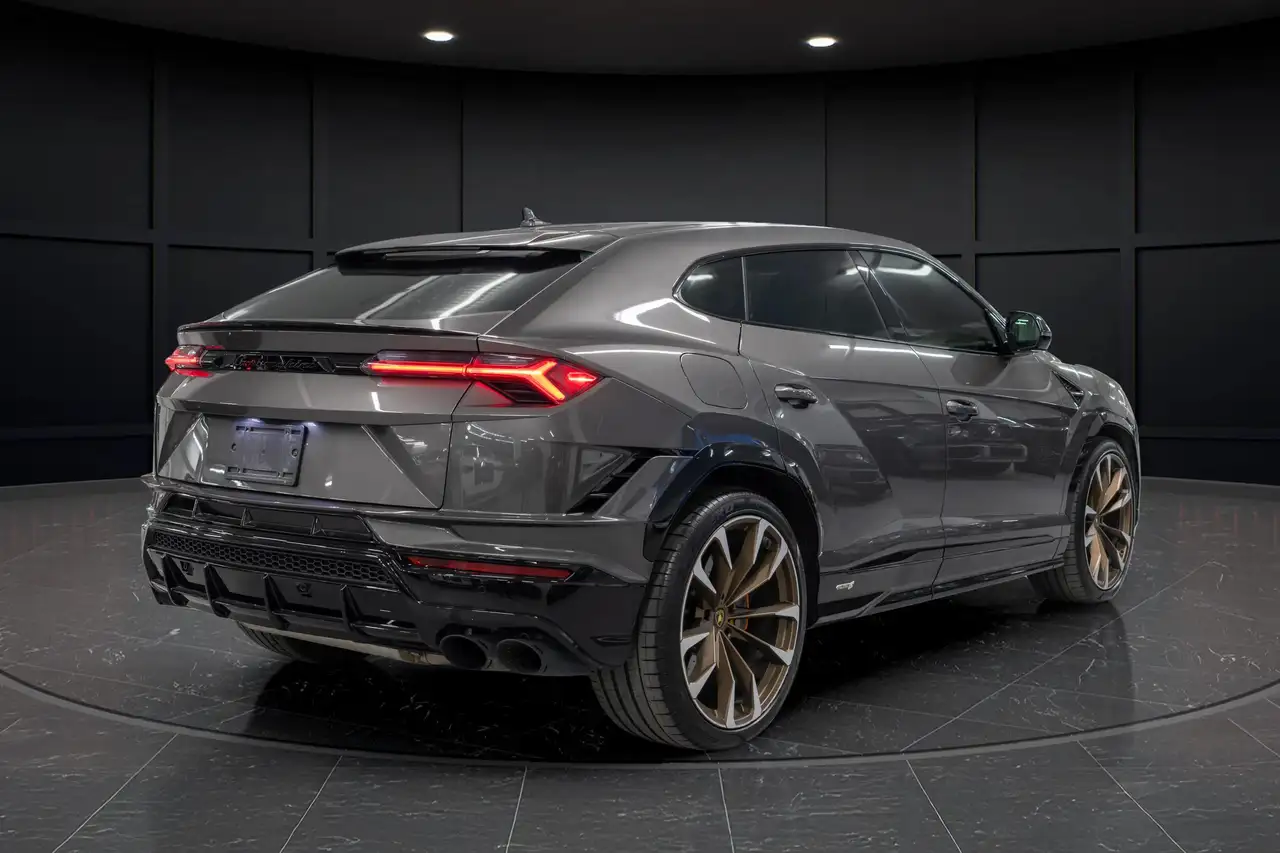 Lamborghini Urus - Image 9