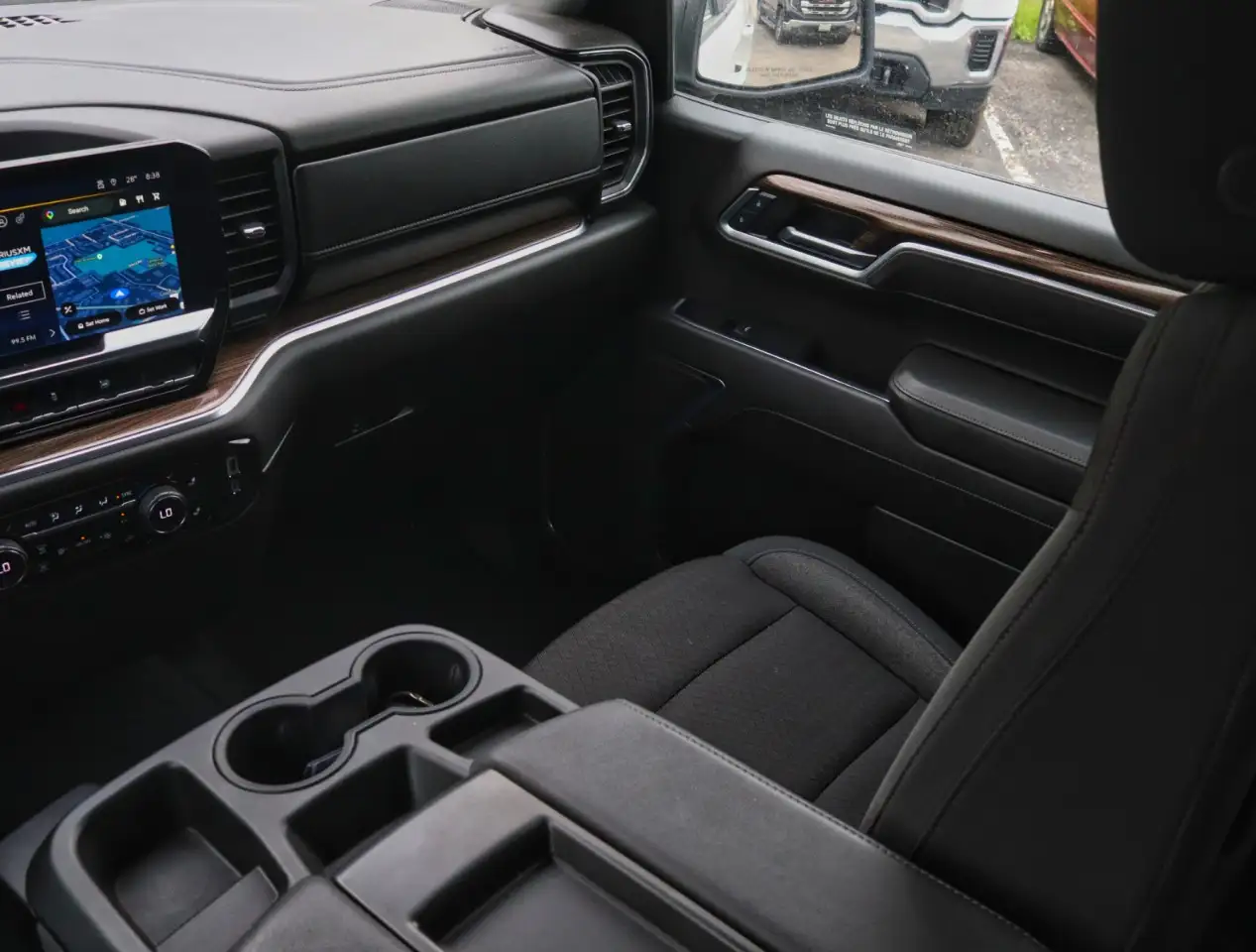 Chevrolet Silverado 1500 - Image 15