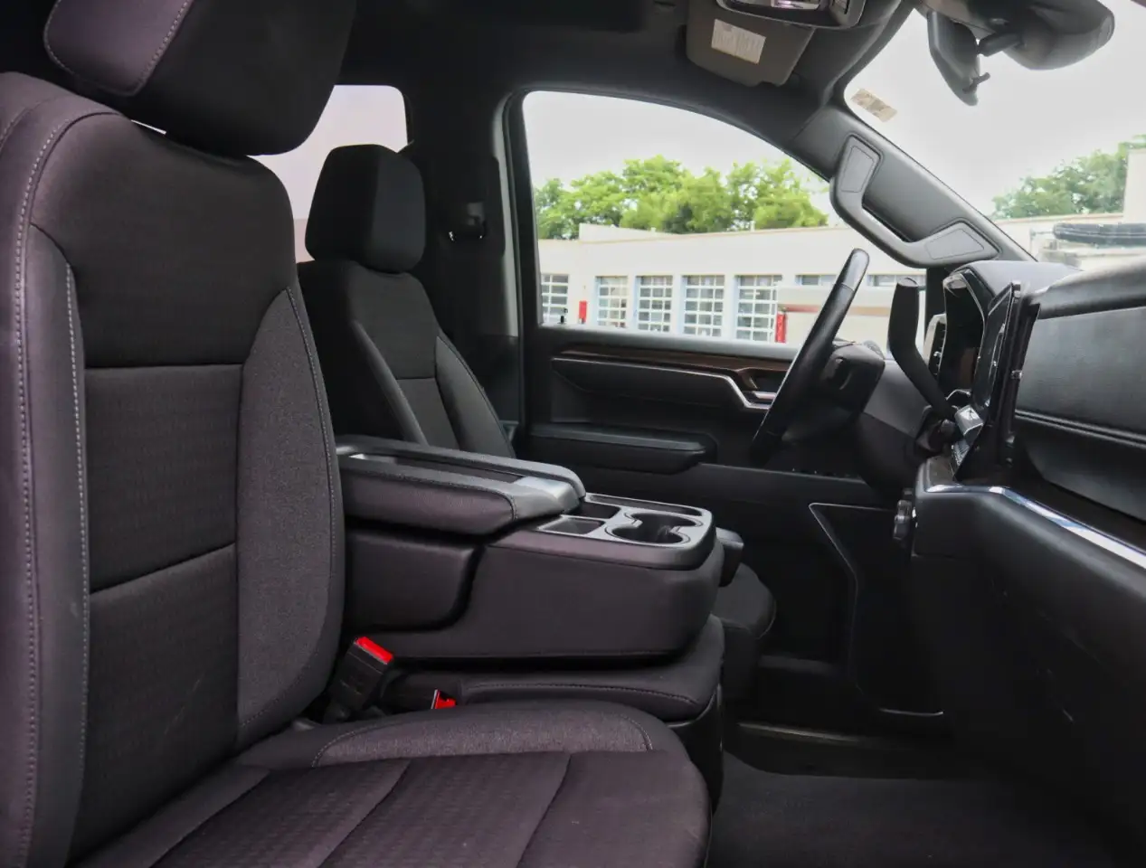 Chevrolet Silverado 1500 - Image 16