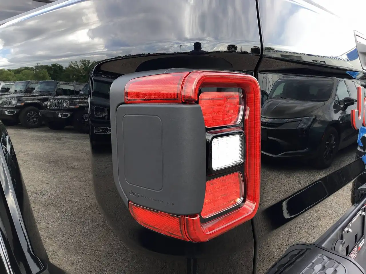Jeep Gladiator - Image 21
