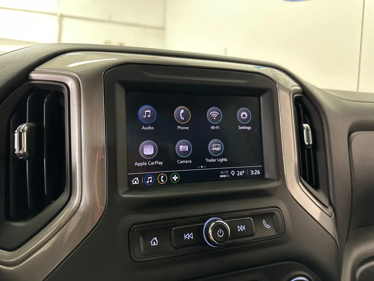 Chevrolet Silverado 1500 - Image 16