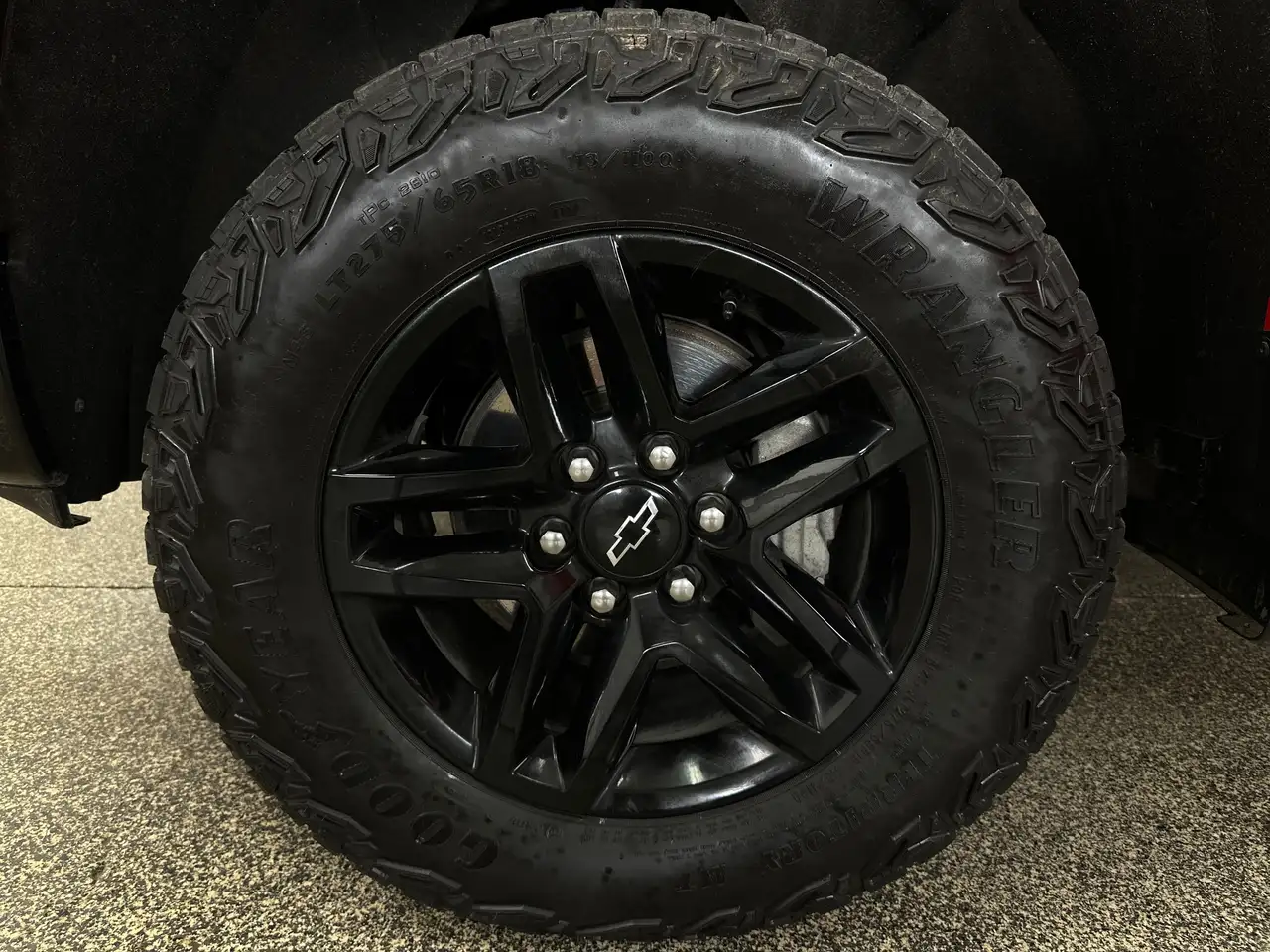 Chevrolet Silverado 1500 - Image 25
