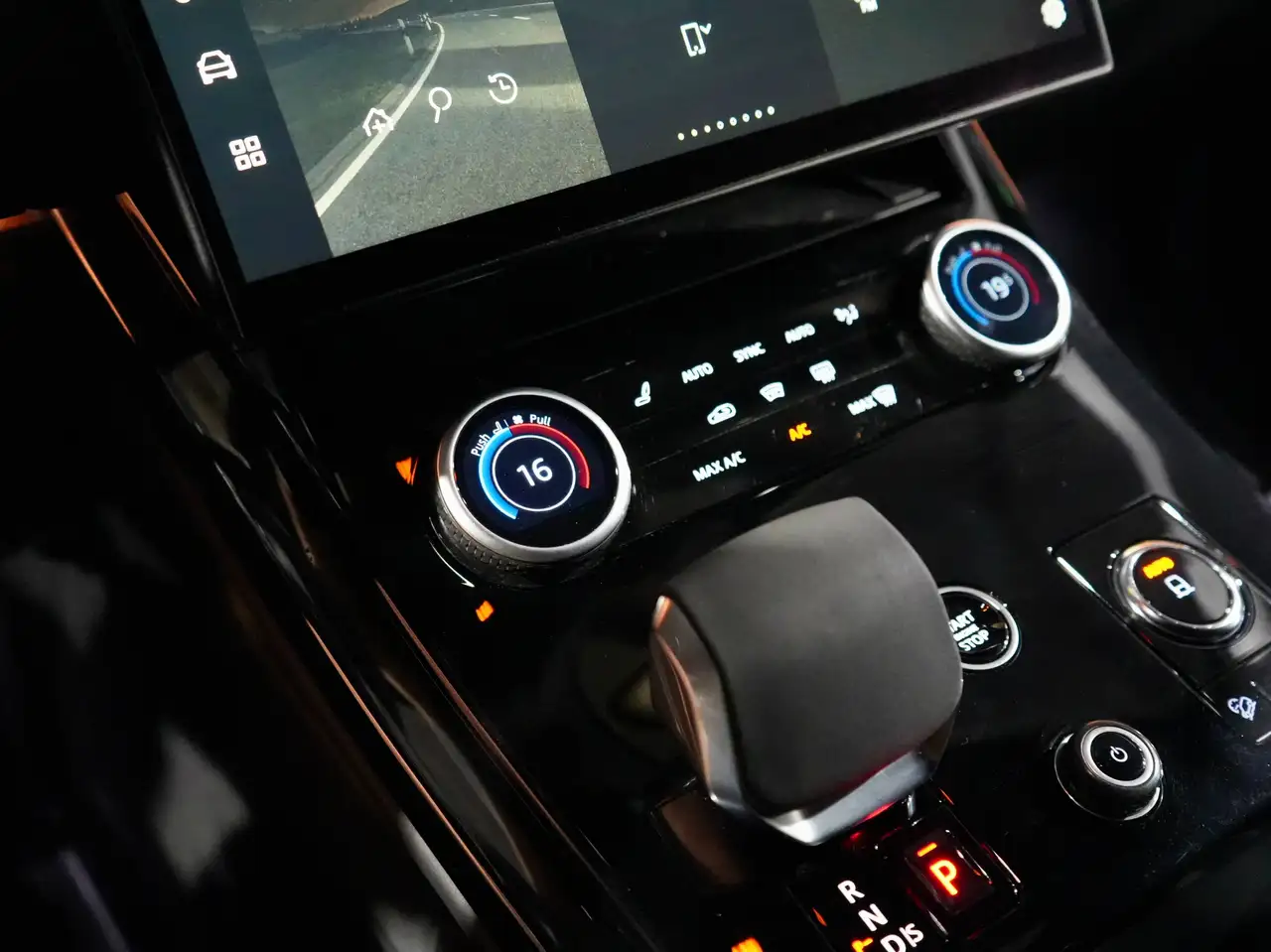 Land Rover Range Rover Sport - Image 22