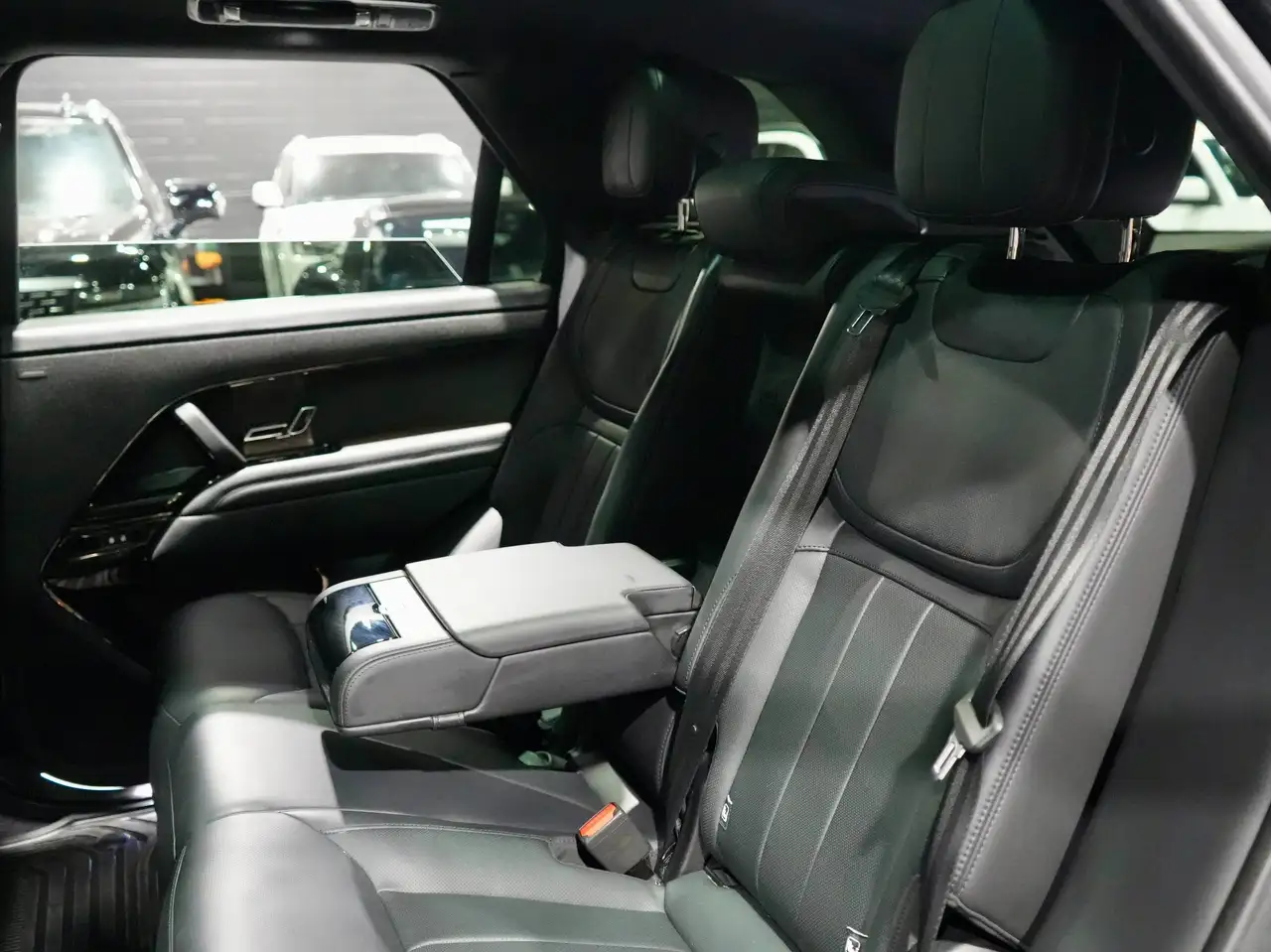 Land Rover Range Rover Sport - Image 12