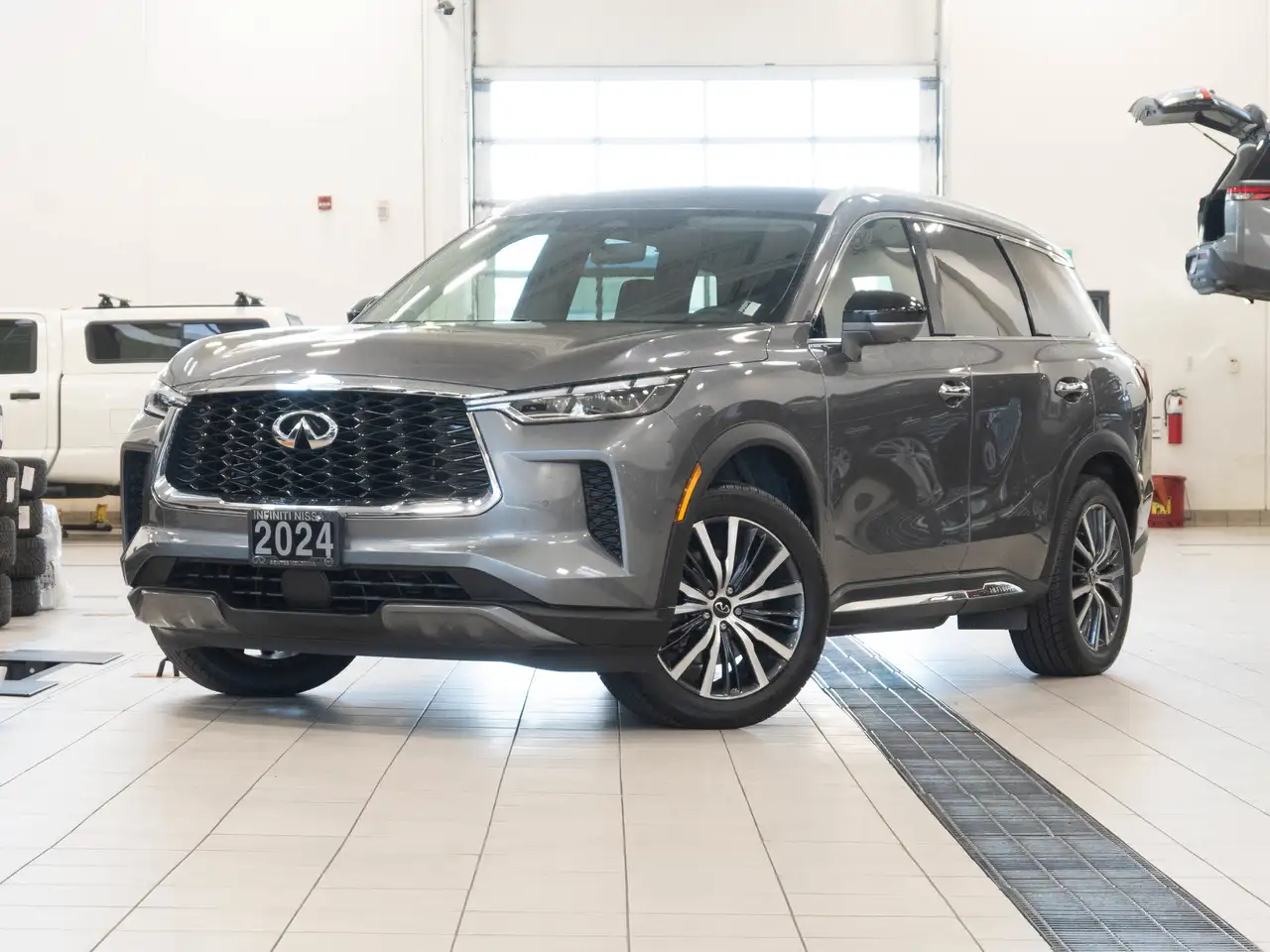 Infiniti QX60 - Image 1