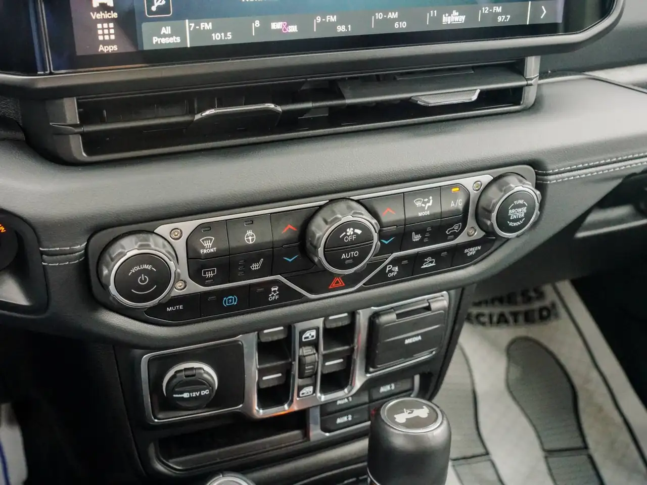 Jeep Wrangler - Image 22