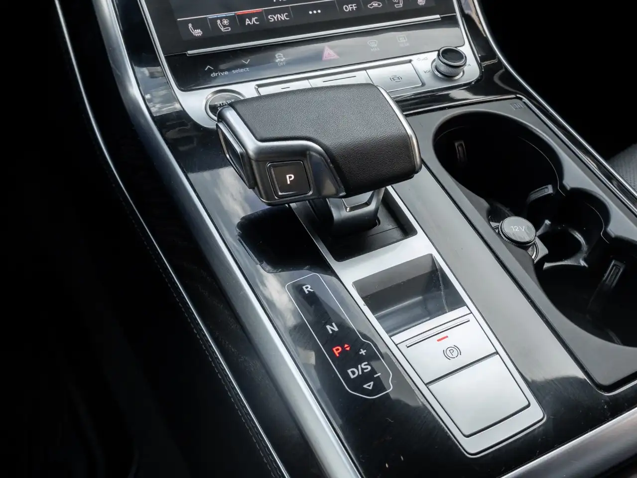 Audi Q7 - Image 21
