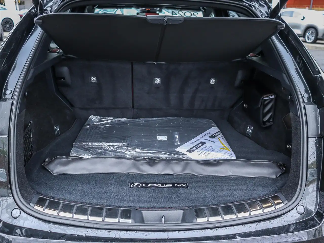 Lexus NX 350 - Image 22