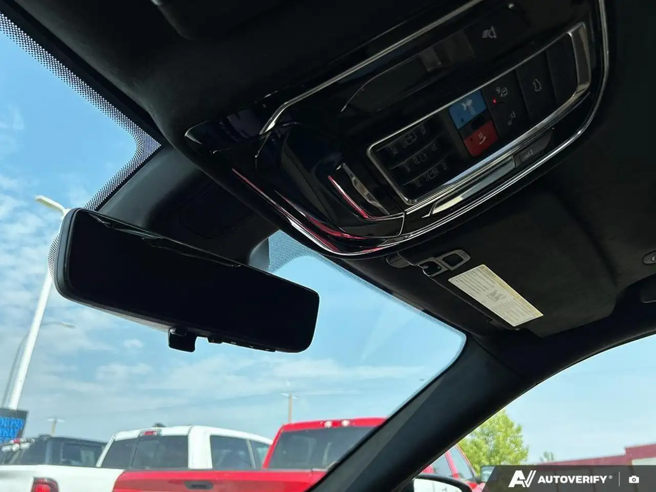 Jeep Grand Cherokee - Image 19