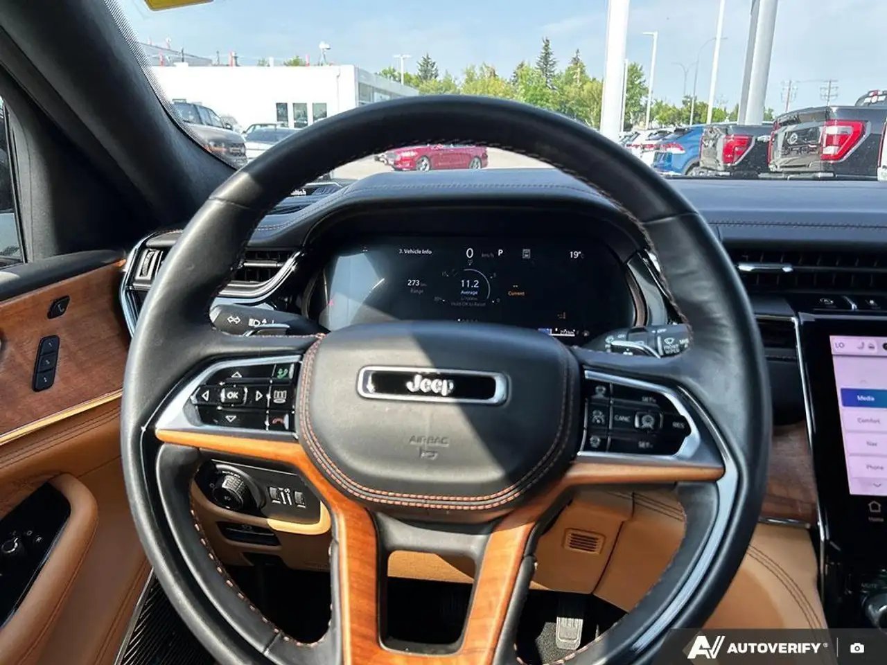 Jeep Grand Cherokee - Image 13