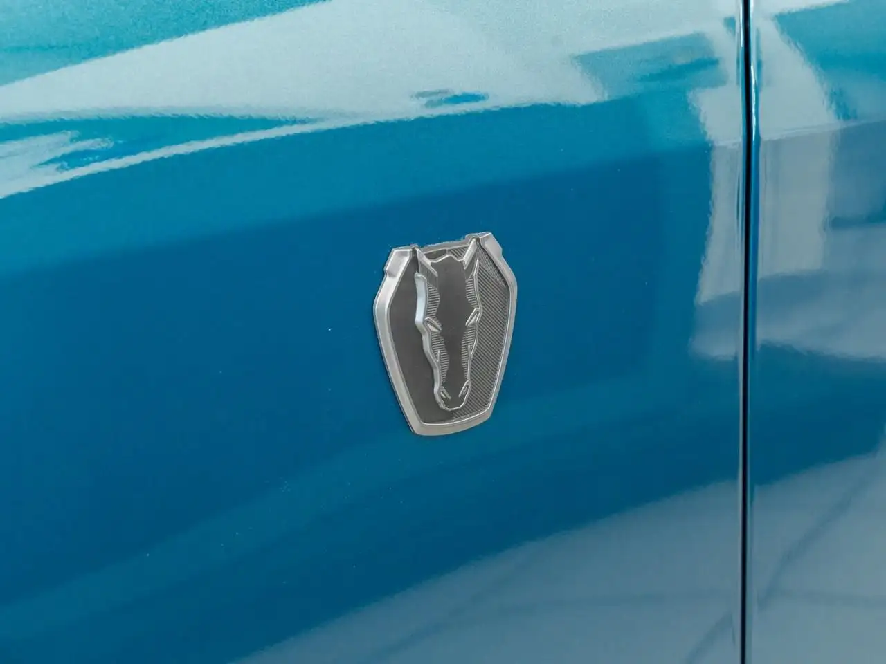 Ford Mustang - Image 8
