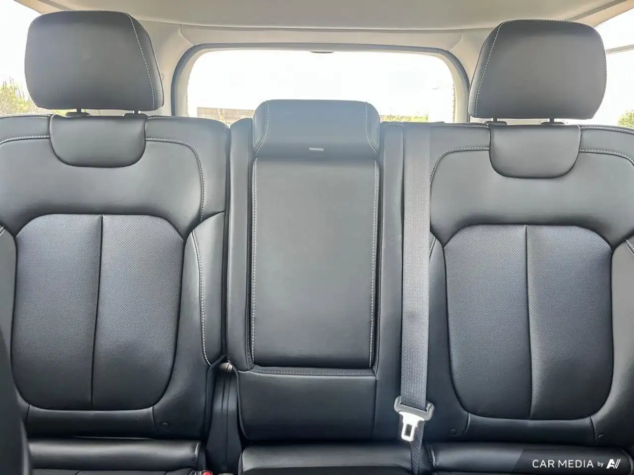 Jeep Grand Cherokee - Image 13