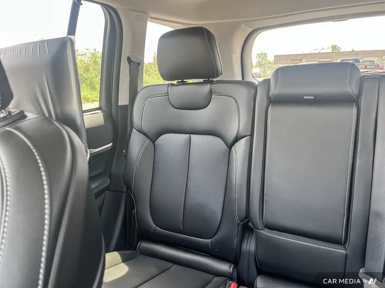 Jeep Grand Cherokee - Image 12