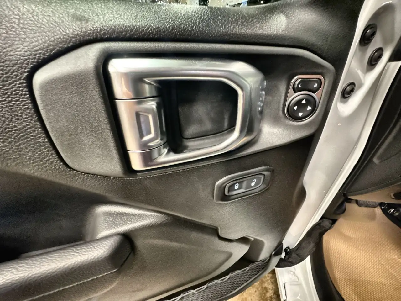 Jeep Gladiator - Image 8