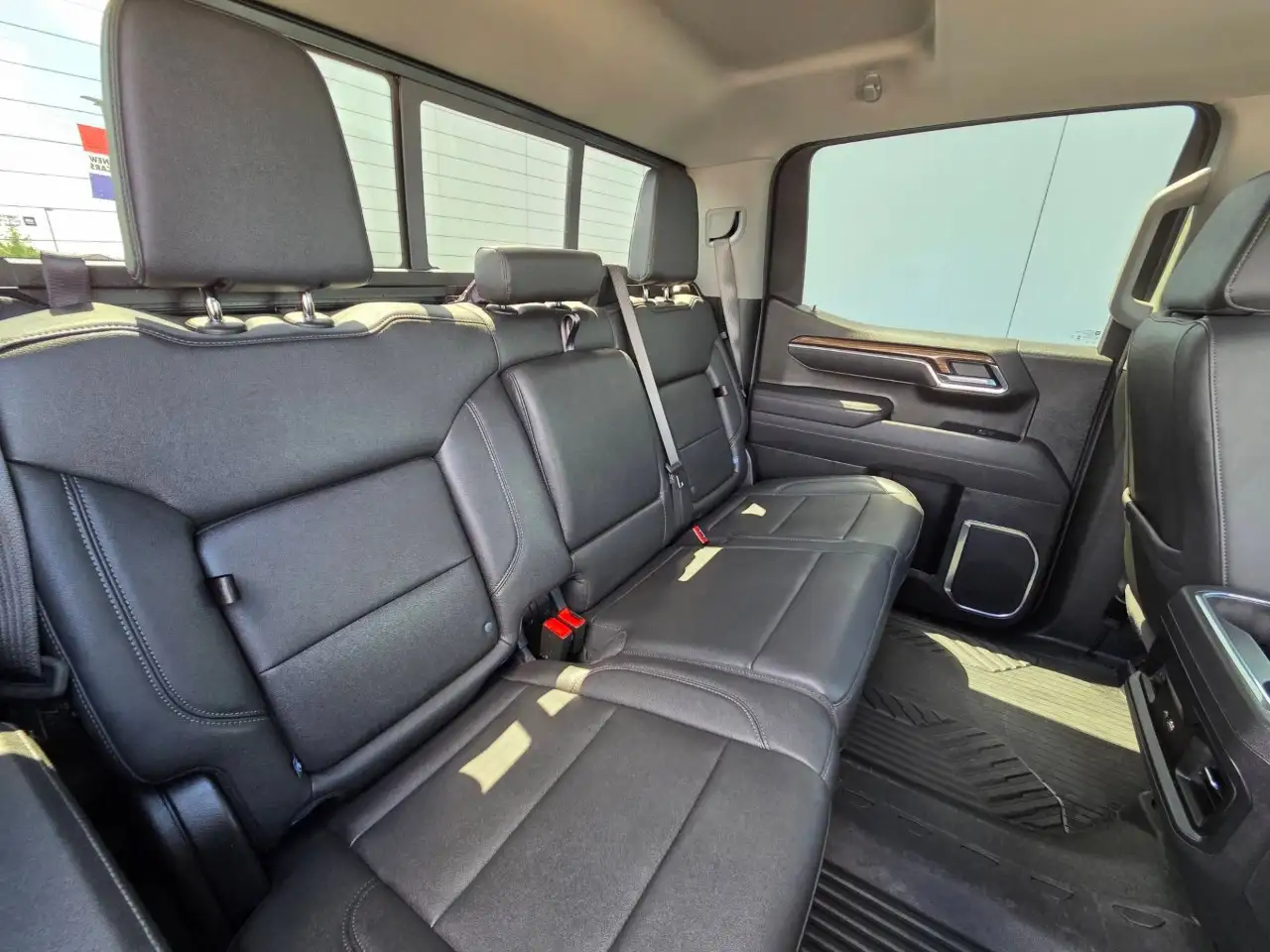 Chevrolet Silverado 1500 - Image 15
