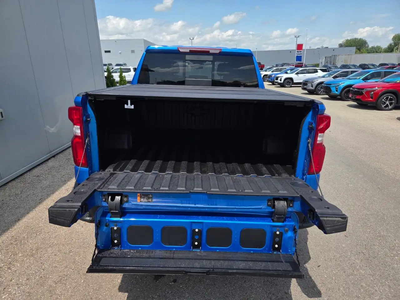 Chevrolet Silverado 1500 - Image 9