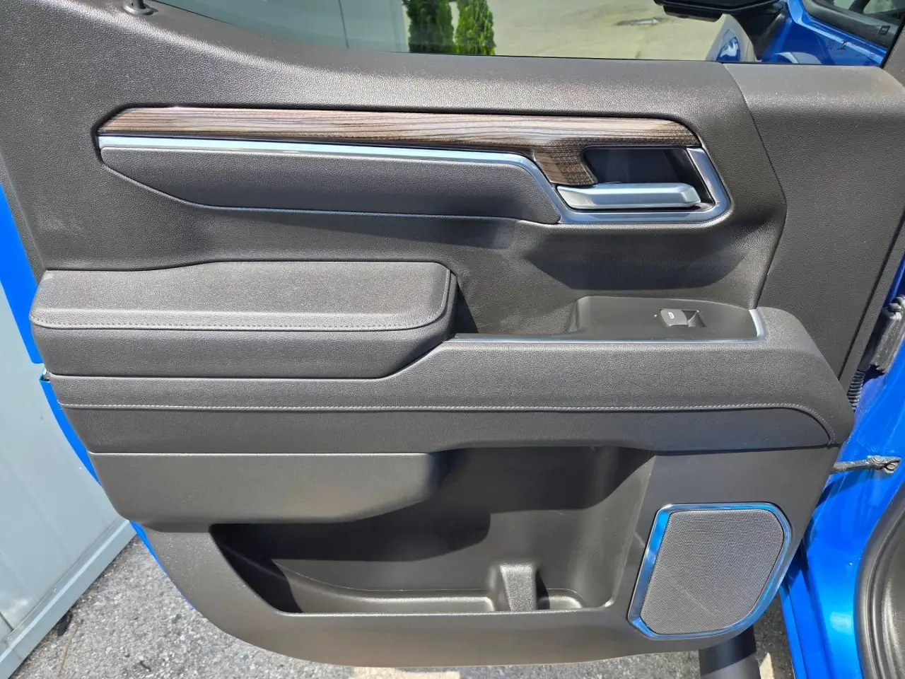 Chevrolet Silverado 1500 - Image 19