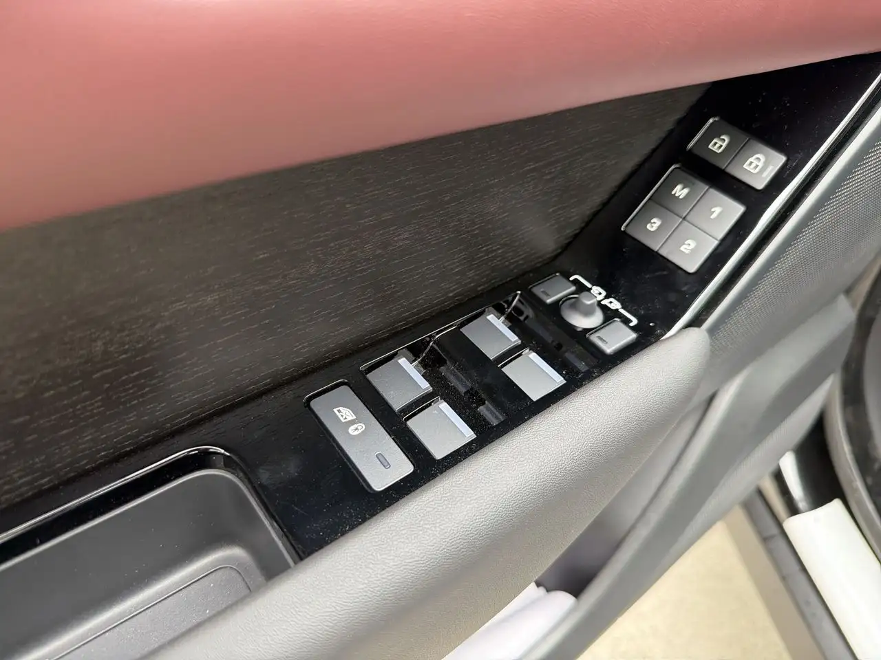 Land Rover Range Rover Velar - Image 10