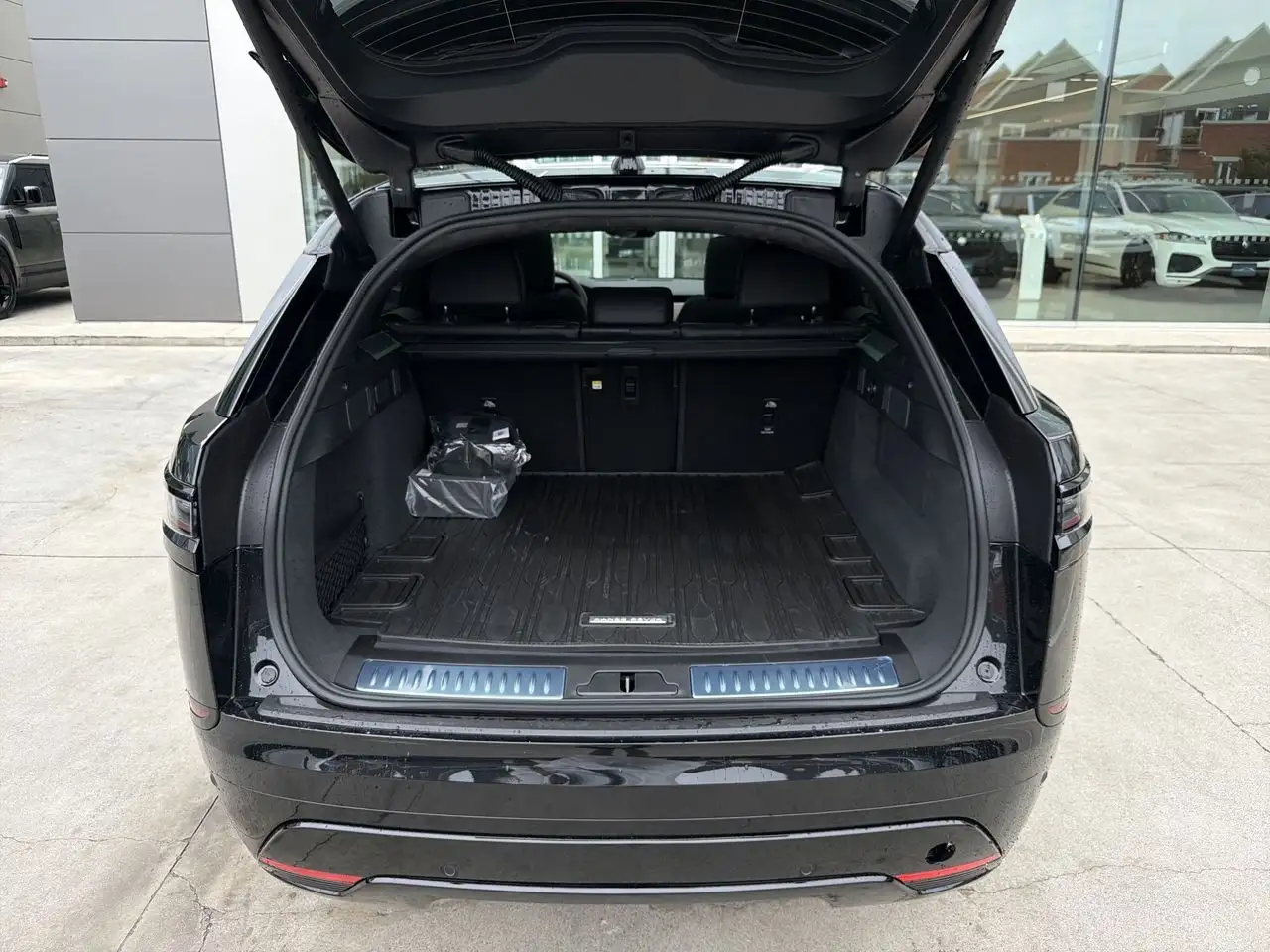 Land Rover Range Rover Velar - Image 21
