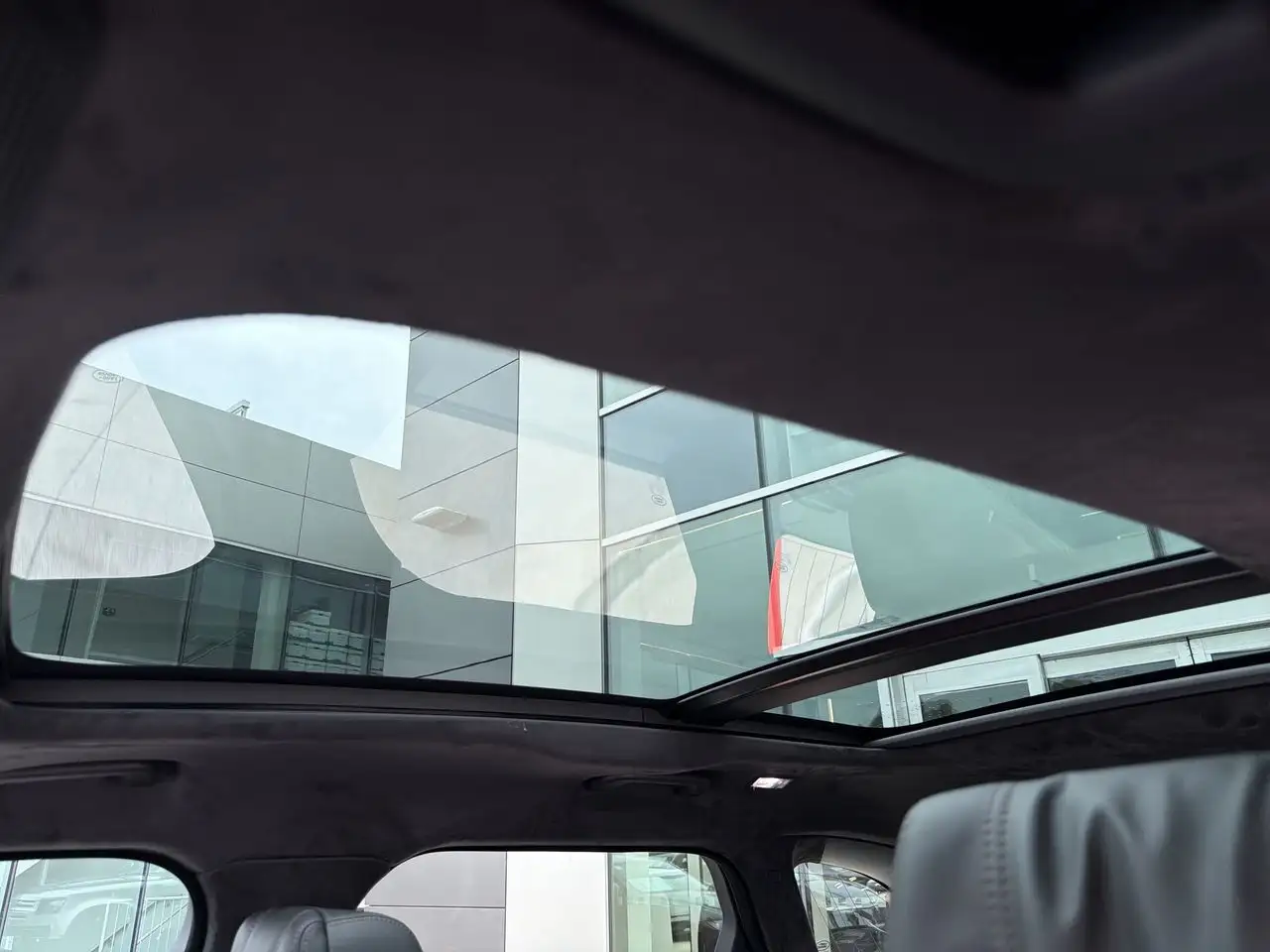 Land Rover Range Rover Velar - Image 19