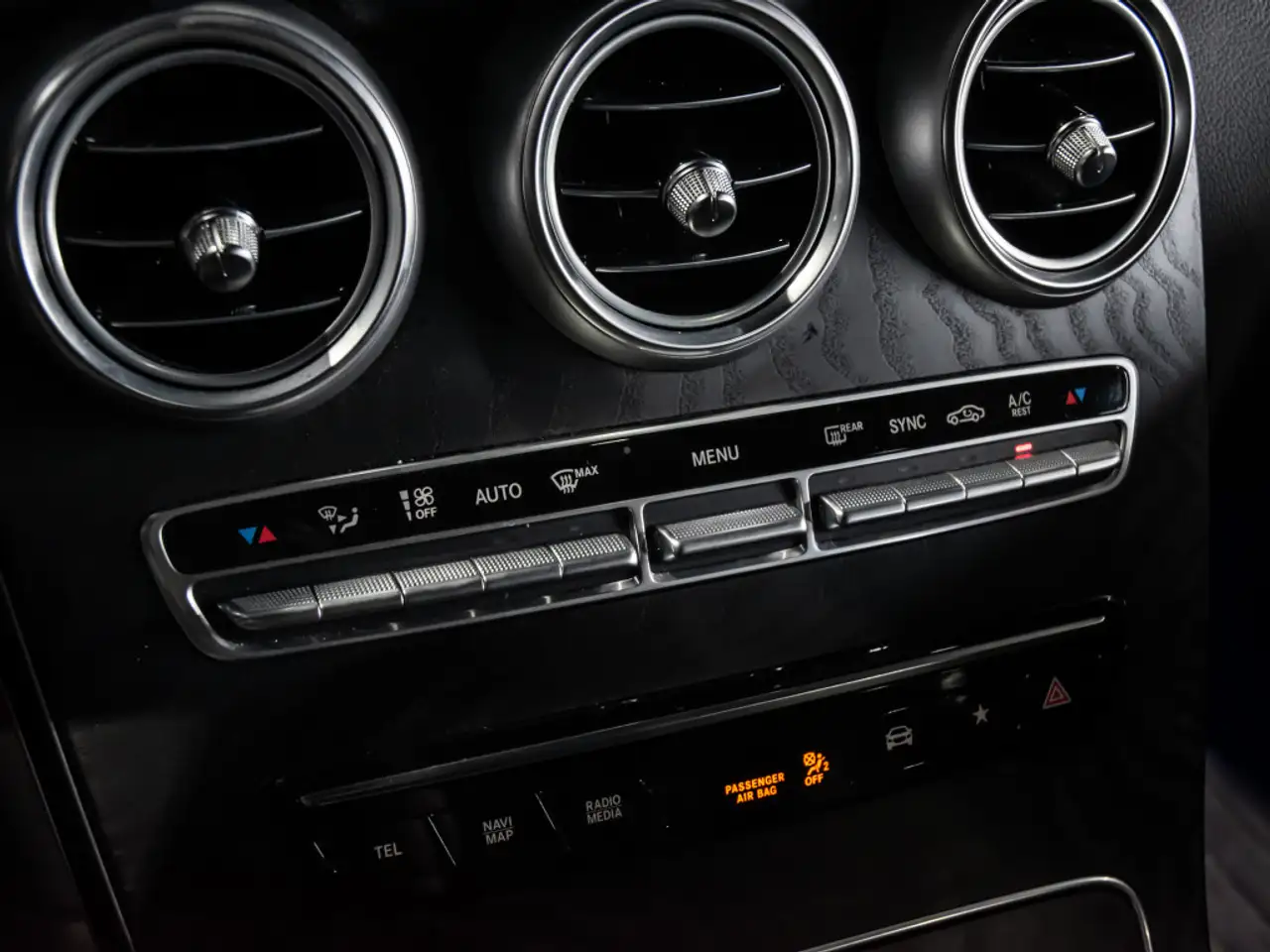 Mercedes-Benz GLC - Image 23