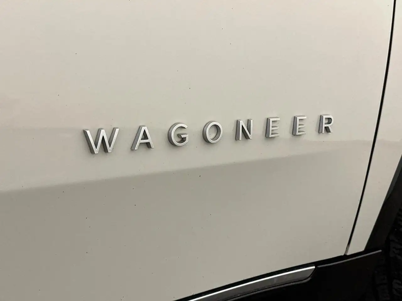 Jeep Wagoneer - Image 17