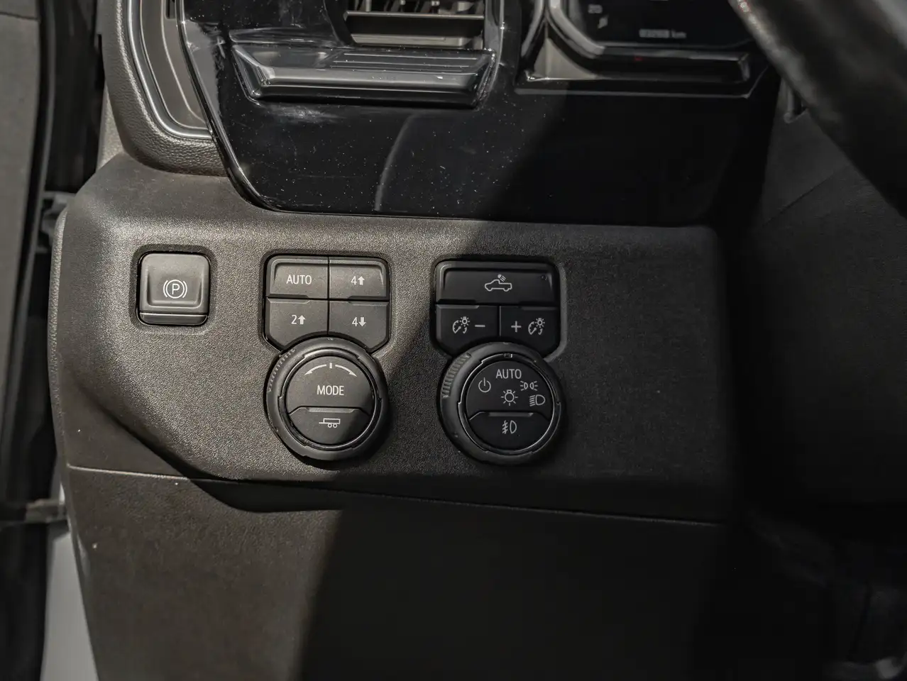 Chevrolet Silverado 1500 - Image 21